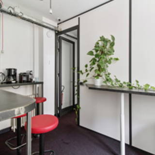 Bureau privé 22 m² 6 postes Coworking Rue Bleue Paris 75009 - photo 5